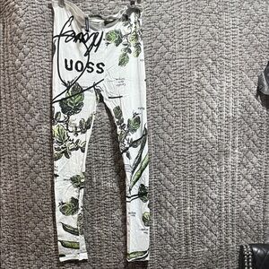 Trendy White and Green Leaf Print Leggings